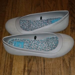 Women's 7 Crocs pearl/Light gray ballet flats